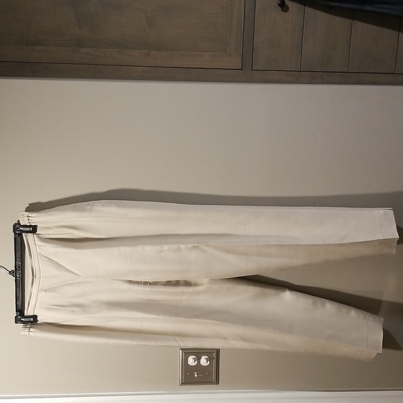 Women's pants suit, size 14, and champagne - Picture 4 of 4